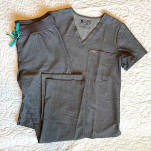 FIGS scrubs. Livingston / Catarina. Graphite.